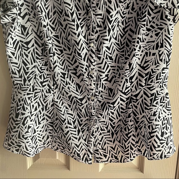 Attractive Top in Animal Print - Picture 9 of 10